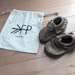 Freshly picked rose gold patterned moccasins